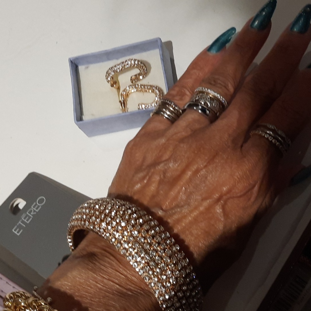 NWT ETEREO MASSIVELY WIDE 8 ROW PRONG SET CRYSTAL BANGLE & EARRINGS SET +GIFT